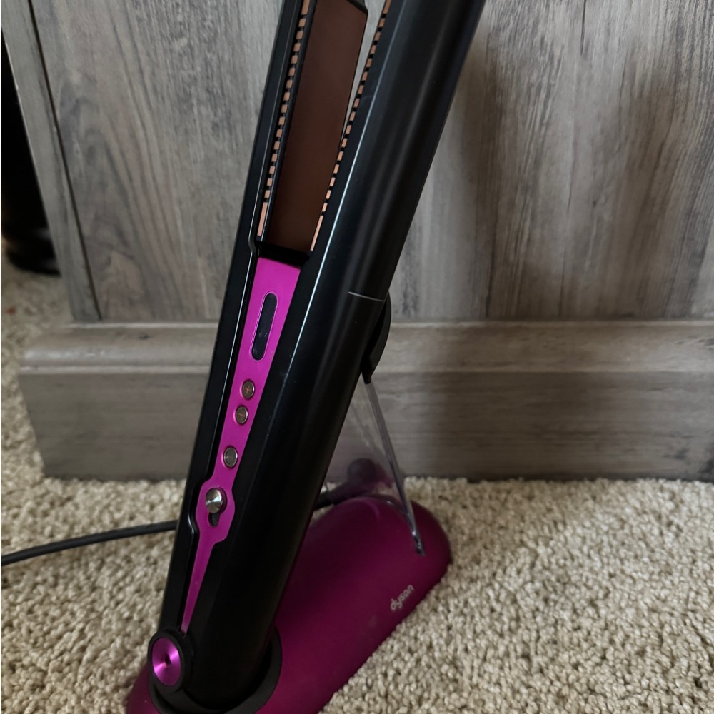 Dyson flat iron cordless - Picture 2 of 5